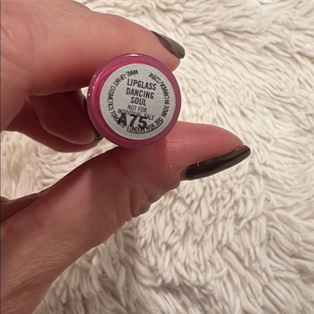 MAC Cosmetics Lipglass in Vibrant Pink - Picture 2 of 3